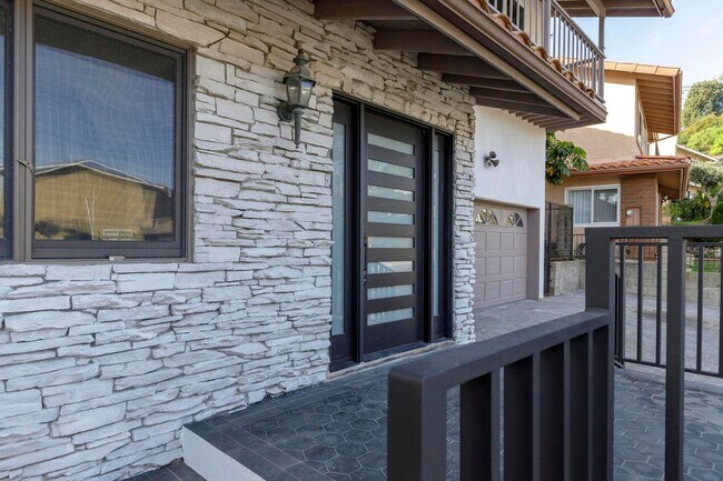 Building Photo - **3900 Paseo De Las Tortugas Torrance** Spacious 4 bedroom 3 bath with beautiful view!