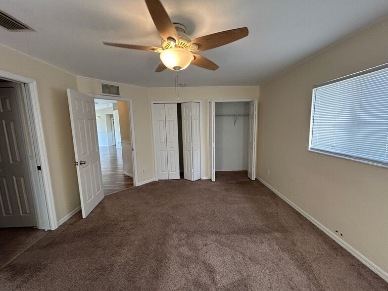 Building Photo - Unique 3/2 + Den home in great location