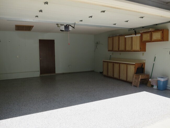 Building Photo - 17 Constance Cir