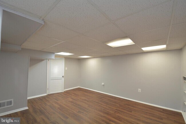 Building Photo - 115 33rd St NE