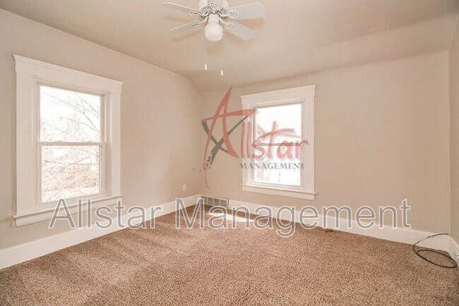 Building Photo - 1622 Ridgewood Ave