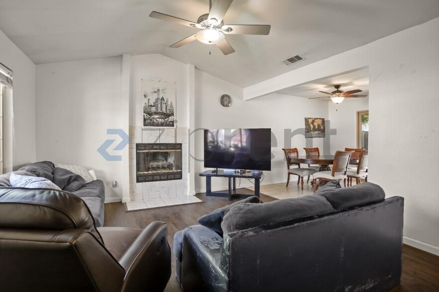 Building Photo - 2847 Hillcrest St