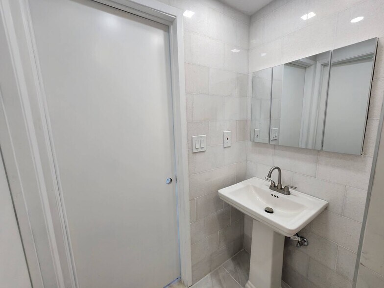 Bathroom Sink #2 - 12402 Darnell St