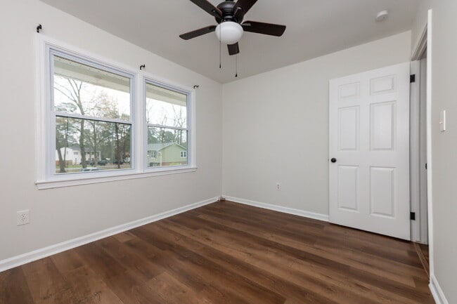 Building Photo - Beautiful 3 Bedroom, 2.5 Bath Home Tucked Away on Cul-de-Sac $1,825/mo rent