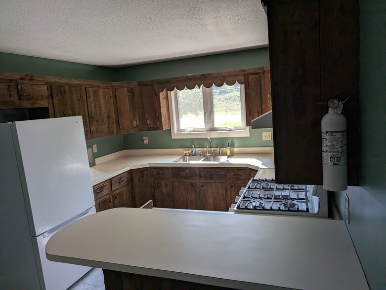 Main floor kitchen - 37 Sangamon Rd