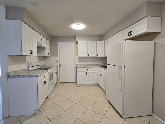 Building Photo - 7389 Canterbury St