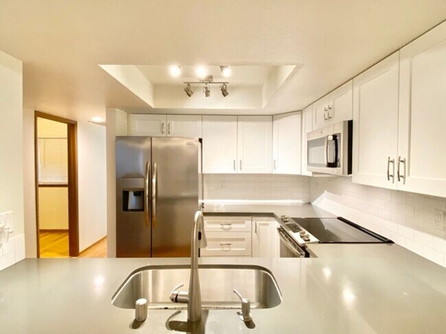Building Photo - Quaint 2BR 1.5BA Condo in the Vineyards