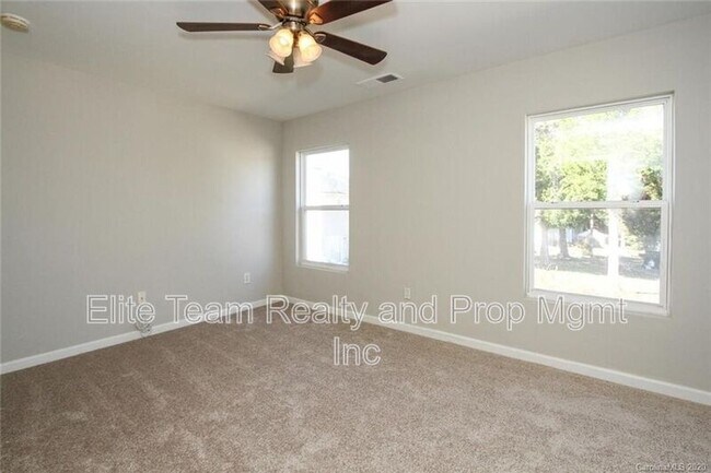 Building Photo - 10816 Carstairs St