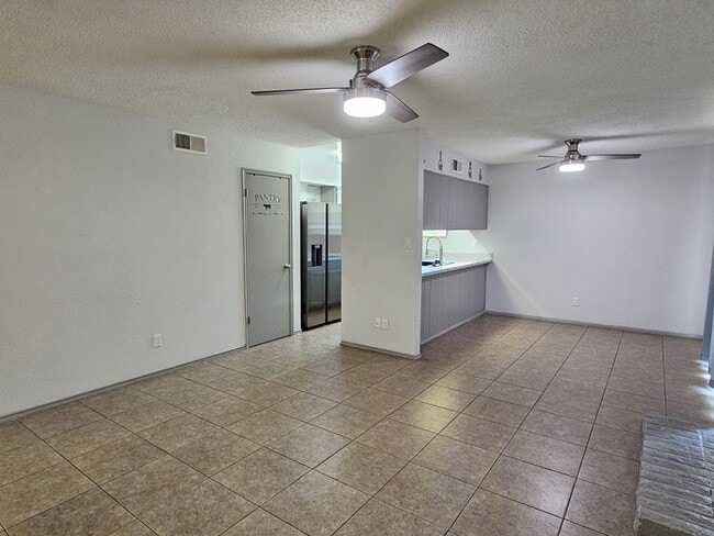 Building Photo - 3 bed 2 bath Townhome in Tempe