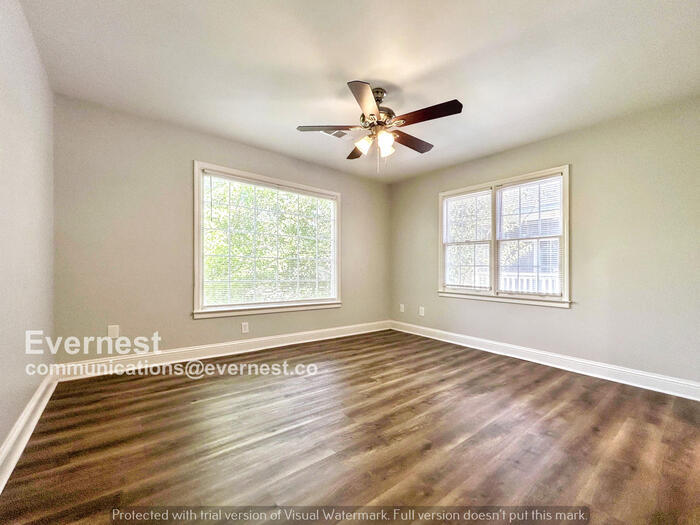 Building Photo - 992 Lena St NW