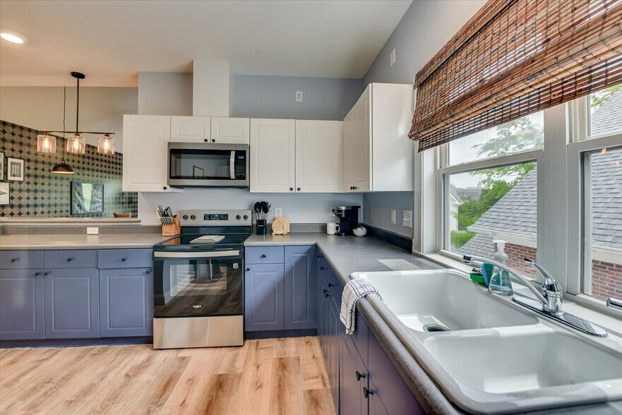 Building Photo - 351 Landing Dr