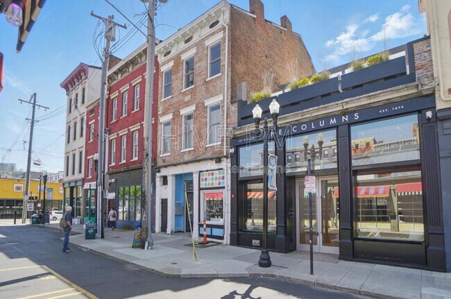 Building Photo - 107 W Elder St