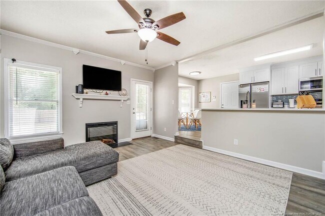 Building Photo - 2713 Leabrook Dr
