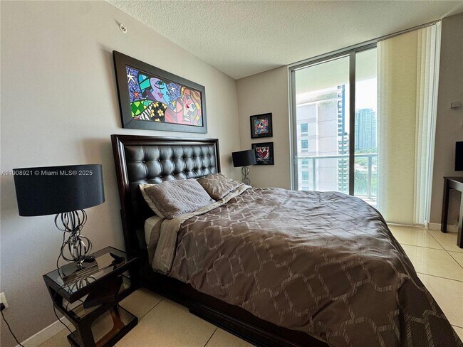 Building Photo - 79 SW 12th St