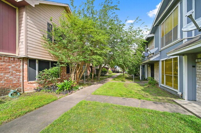 Building Photo - 13464 Castilian Dr