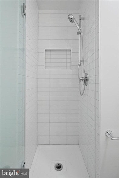 Building Photo - 909 N Irving St