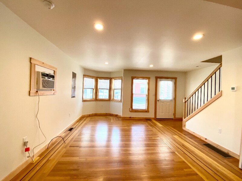 Building Photo - 1014 Vine St