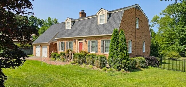 Building Photo - 1205 Mt Pleasant Dr