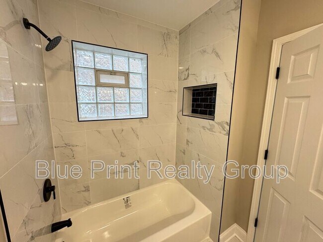 Building Photo - 5438 S Indiana Ave