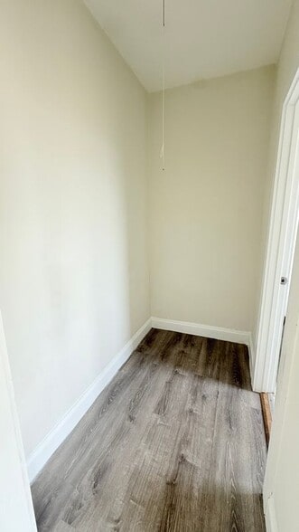 Building Photo - 839 W Sheridan Rd