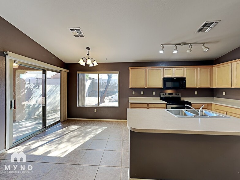 Building Photo - 2018 E Calle Arroyo Lindo