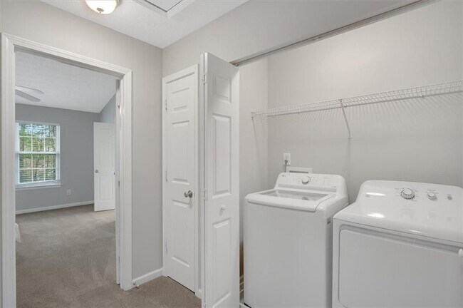 Building Photo - 940 Tree Creek Blvd