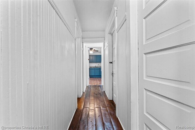 Building Photo - 2405 3rd Ave