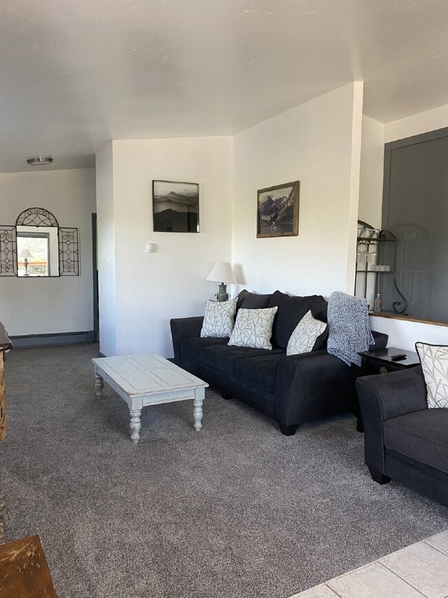 Building Photo - 2 Bedroom, Furnished in Rifle