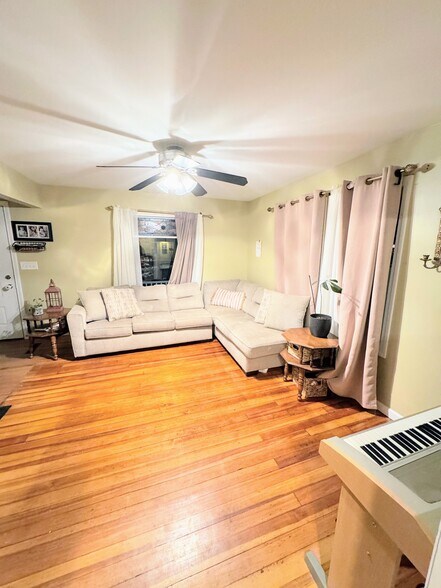 Building Photo - 36 Fowler St