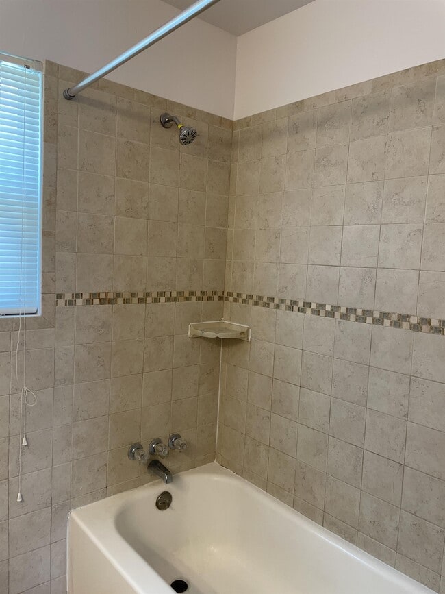 Building Photo - 4606 Nesbitt Dr