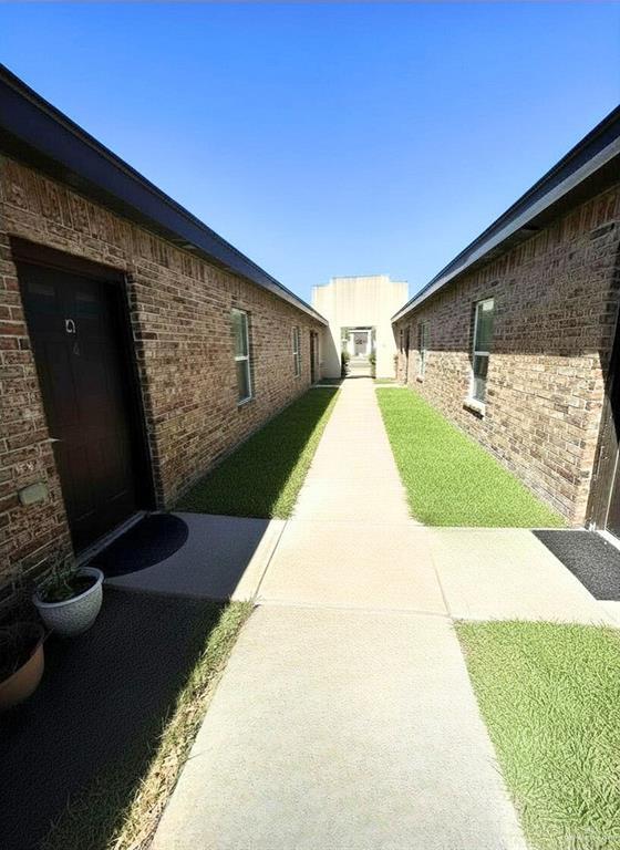 Building Photo - 16 Valeria St