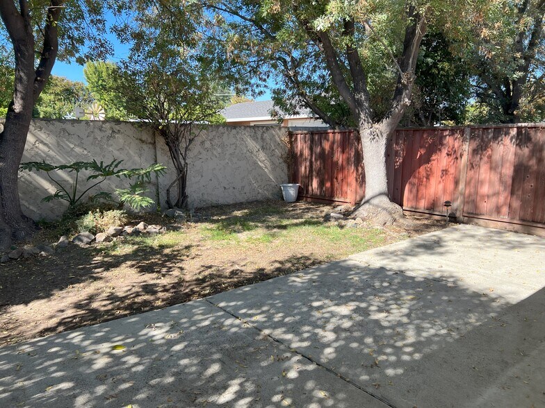 Large Private Backyard with trees - 5181 Oxbow Ct