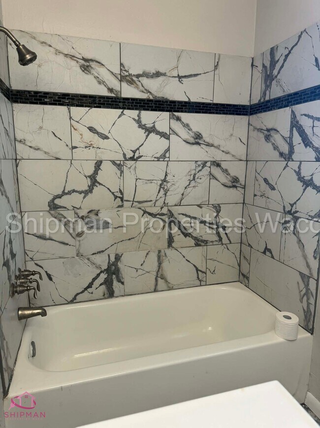 Building Photo - 3917 Maple Ave