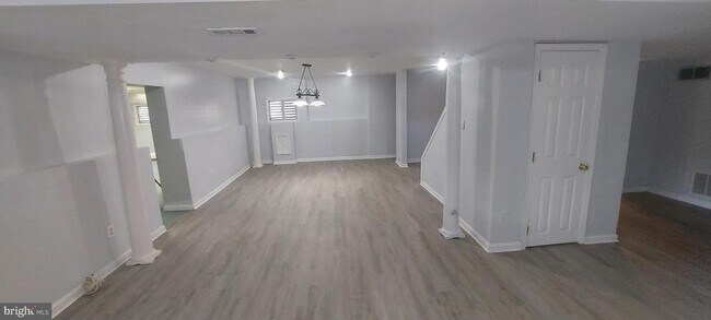 Building Photo - 6135 Fieldcrest Ct