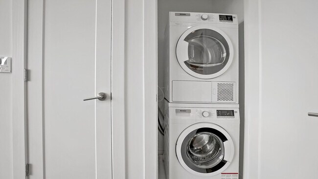 Building Photo - 1947 Vermont Ave NW