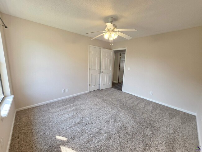 Building Photo - 501 Fieldstone Rd