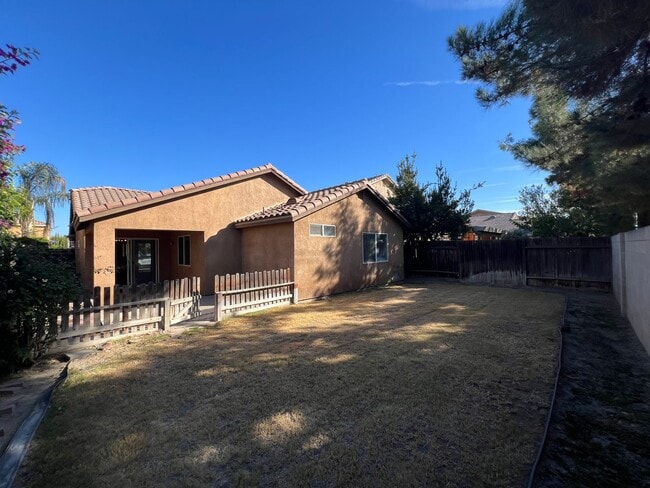 Building Photo - 6615 Silver Moon Dr