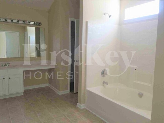 Building Photo - 8019 Bushy Creek Dr