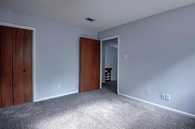 Building Photo - 24468 Country Clb Dr