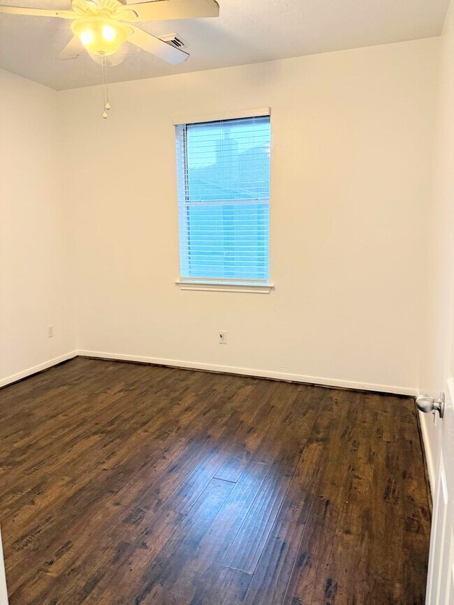 Building Photo - 21731 Hannover Ridge Dr
