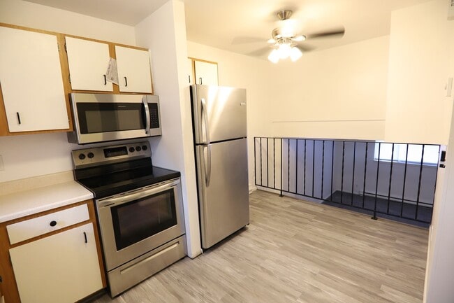 Building Photo - 257 Canby St