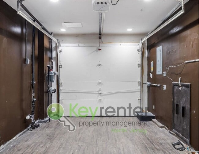 Building Photo - Modern 3-Level Townhome with River Views in Wallington