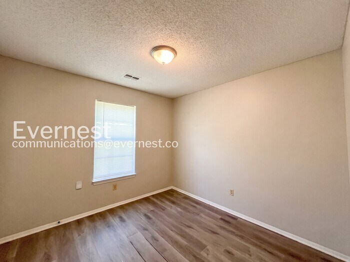 Building Photo - 5565 Chapel Hill Dr