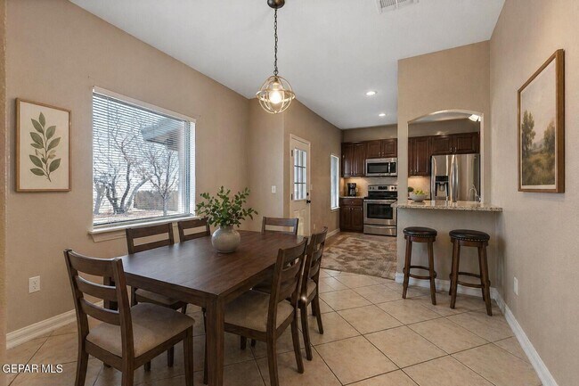 Building Photo - 2120 Shreya St