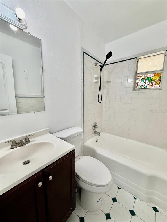 Building Photo - 1607 E Maple Ave