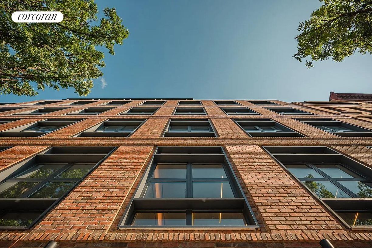 Building Photo - 420 Gates Ave