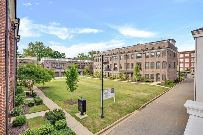 Building Photo - Bull Street District 3 Bedroom 3.5 Bath