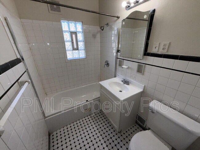 Building Photo - 3057 N Holton St