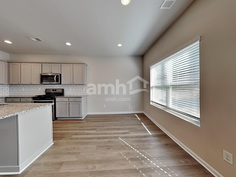 Building Photo - 222 N Fortune Way