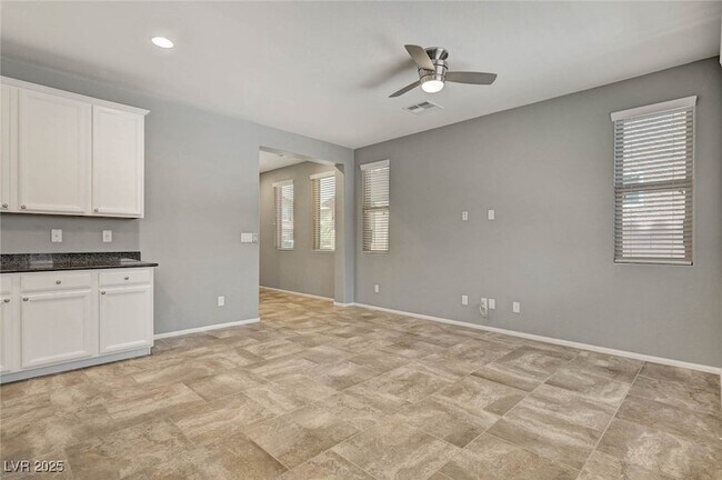 Building Photo - 864 Royal Amethyst Way